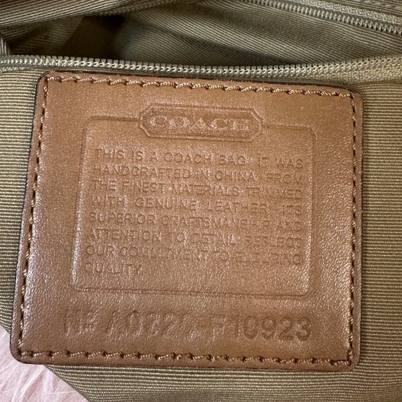 Coach 100% Authentic CC logo shoulder bag. Hobo - Picture 15 of 16